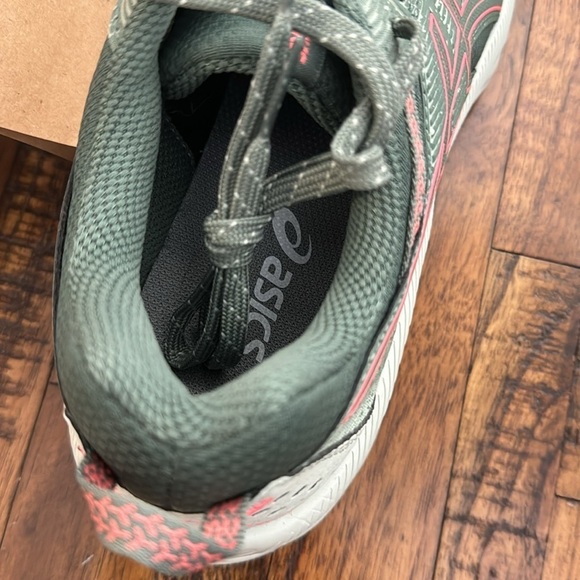 ASICS GEL Venture 9 Running Shoe Sneakers green. New with tags - Picture 6 of 16